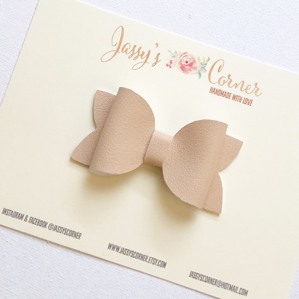 Faux leather hairbow • faux leather bow • kids accessories • kids bows